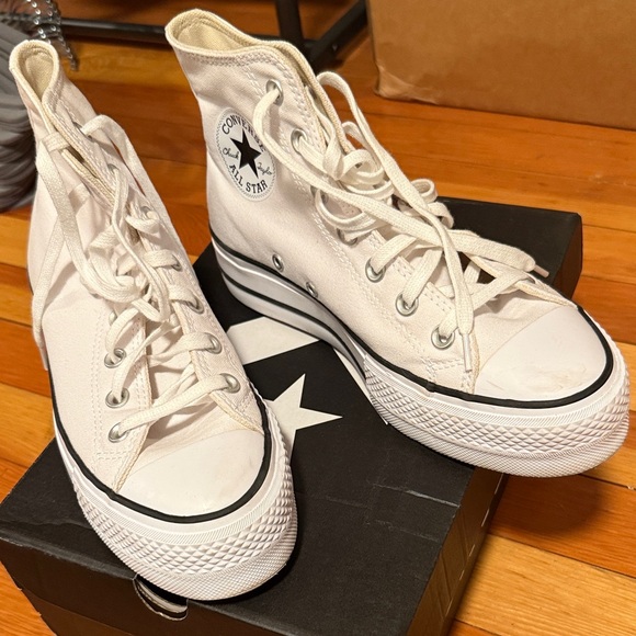 Converse Shoes - Converse White High Top Sneakers comes with box